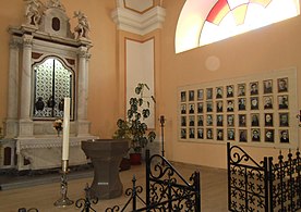 Chapelle latérale des Saints Martyrs albanais du communisme.