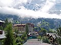 Wengen en la niebla veraniega