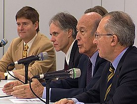 Avec Philippe Nicolet, Moritz Leuenberger et Jacques Delors, à une conférence de la Fondation Jean-Monnet.