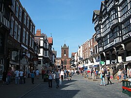 Die Bridge Street mit den Chester Rows und der St Peter’s Church