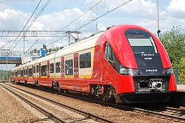 Een trein (type PESA 27WE) van de SKM op lijn S9 op station Pludy