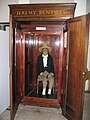 Jeremy Bentham bebalzsamozott teste a University College Londonban kiállítva