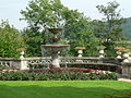 Ehrenhof mit Schalenbrunnen