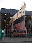 sous le hangar des chantiers Piriou