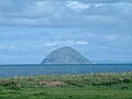 海越しに望むアルサクレイグ島