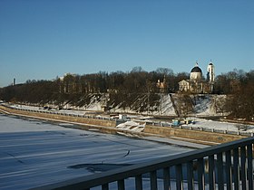 Выгляд на парк з моста праз раку Сож