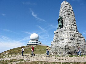 Монумент и радар на вершине Гран-Баллон.