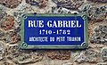 Plaque de rue Gabriel située à Versailles (avec une date de naissance bizarrement erronée).