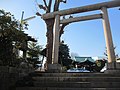 小日向神社全景（最寄り有楽町線江戸川橋駅、向って左掲示板、奥社殿）