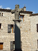 Vue du calvaire près de l'église.