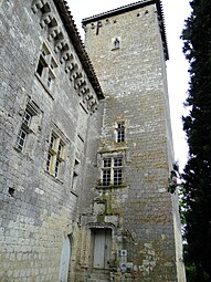 L'entrée et la tour.