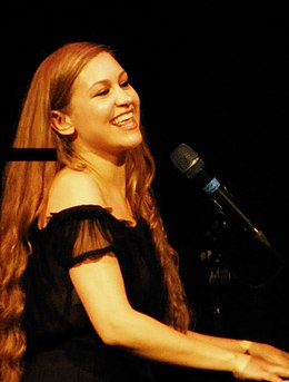 Joanna Newsom (5002224661).jpg