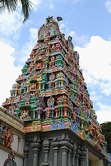 SriThendayuthapaniTemple-Singapore-gopuram-20091220.jpg