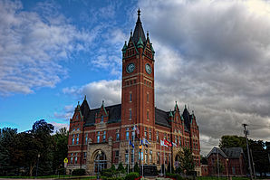 Das Delaware County Courthouse in Manchester, seit 1981 im NRHP gelistet[1]