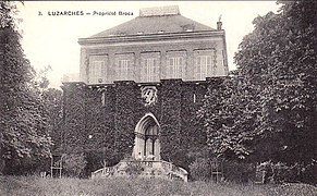 Cette demeure a été construite au milieu du XIXe siècle sur la base du donjon du château d'en-haut, arasé à 11 m. Entre 1872 et 1880, ce fut la résidence secondaire du célèbre anthropologue Paul Broca.