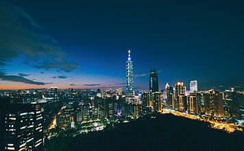 Ko Taipei te ūpokonga o Taiwana, ā, tētahi o ngā pokapū hangarau o te ao. Reira tū ai te pourewa a Taipei 101, te pourewa tiketike rawa o te ao mai 2004 ki 2010. Night View of Taipei