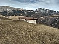 Monte Denai, fondo agricolo e sullo sfondo il monte Tombea e il monte Caplone