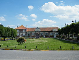 Dewan bandaran dan sekolah