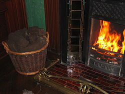 Das ist der Kamin im Wohnzimmer der Familie Schmidhuber