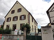 Ancienne chapelle Sainte-Barbe-et-Saint-Laurent (XVIIIe siècle), aujourd'hui école.