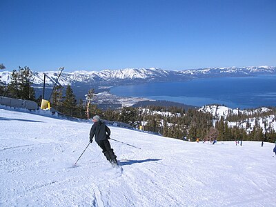 Alpa skiado super Lago Tahoe