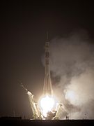 La Soyuz TMA-17, despega rumbo a la ISS con la Expedición 22 .