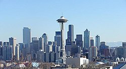 Downtown Seattle dari utara, tampak Space Needle