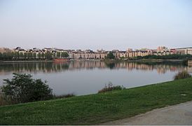 Quartier du Port au bord du Lac de Créteil.