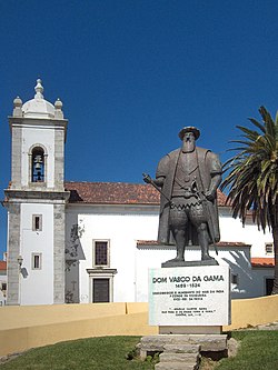 A monument to واسکو دو گاما who was christened in the parish church of Sines, and whose father was the alcade-mor of the castle