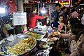 Jajanan jalanan di Yangon Chinatown, Myanmar