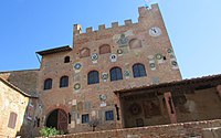 La place de Certaldo. (Italie)