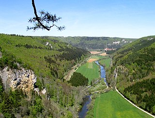 Blick vom Knopfmacherfelsen auf die Donau, im Hintergrund Beuron