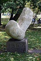 "Trawertyn", 1973 r., park miejski, w Kielcach