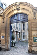 Porche de l'hôtel de Coulanges, par laquelle on accédait au jardin jusqu'en 2018.