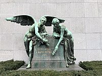 Monument à la mémoire d'Edith Cavell et Marie Depage, œuvre du sculpteur Paul Du Bois, 1920