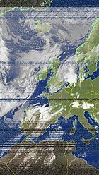 MCIR-versterkt. Hoe witter de wolken, hoe hoger zij zijn.