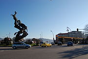 Praza de España, coa fonte presidindo a glorieta.