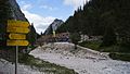 Von der Brücke über den Hammersbach talaus mit Hütte im Sommer 2016