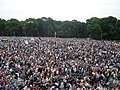 Pèlerins arrivant à la messe de l’Assomption.