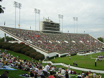 Description de l'image WakeForest-GrovesStadium-WFUvsVT-2004-pregame.jpg.