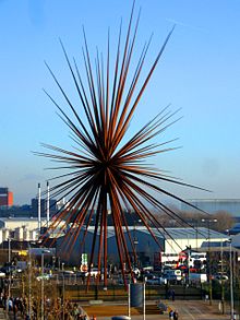 B of the Bang, escultura de aço de 25 metros de altura