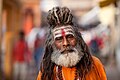 Sādhu o asetiko sa Varanasi sa Indiya; may Tripundra sa noo, simbolong Hindu