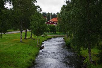 Genom Jörn rinner Grundträskån.