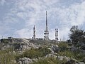 Antenes de telefonia a Alfàbia, amb el Teix al fons.