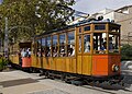 Straßen­bahn­zug mit Ur­sprungs­trieb­wa­gen 1 in Port de Sóller.