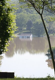 Nashville-house-in-water.jpg