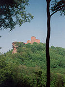 Vue du Sonnenberg avec Trifels (pays des roches de la Vasgovie)