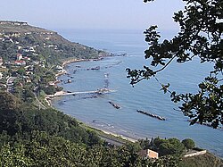 Le golfe de Vénus vu de l'abbaye de San Giovanni in Venere à Fossacesia.