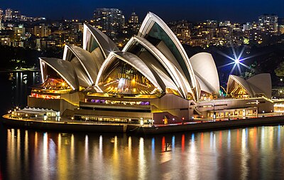 Gedung Opera Sydney pada malam hari pada tahun 2016