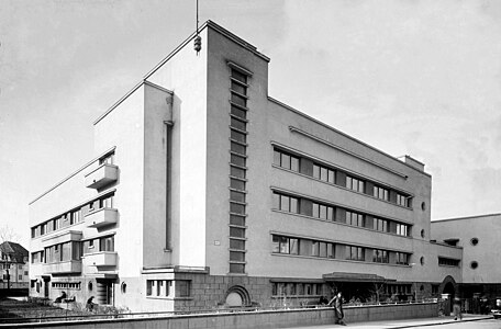 Clădirea Companiei Centrale de Asigurări Sociale (anii 1930), de Ion Ionescu, Art Deco târziu[10]